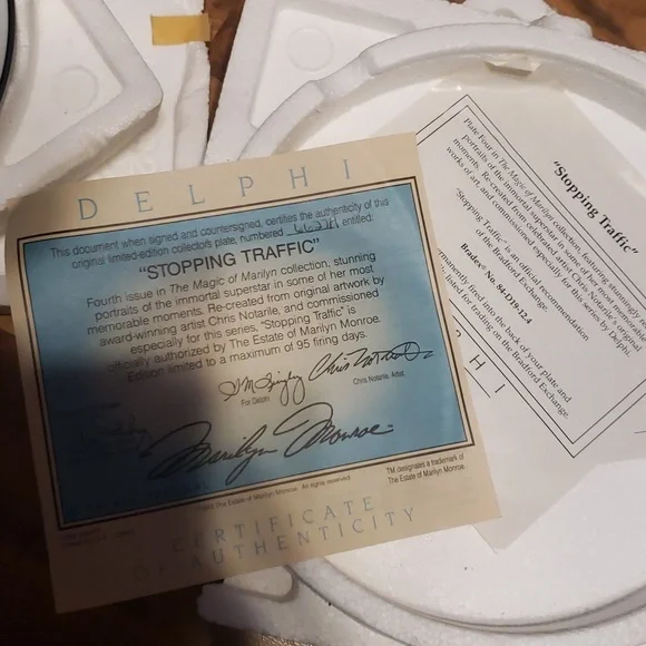 Marilyn Monroe Plates Rising Star and Stopping Traffic-Orig Box Cert of Auth - Picture 7 of 7